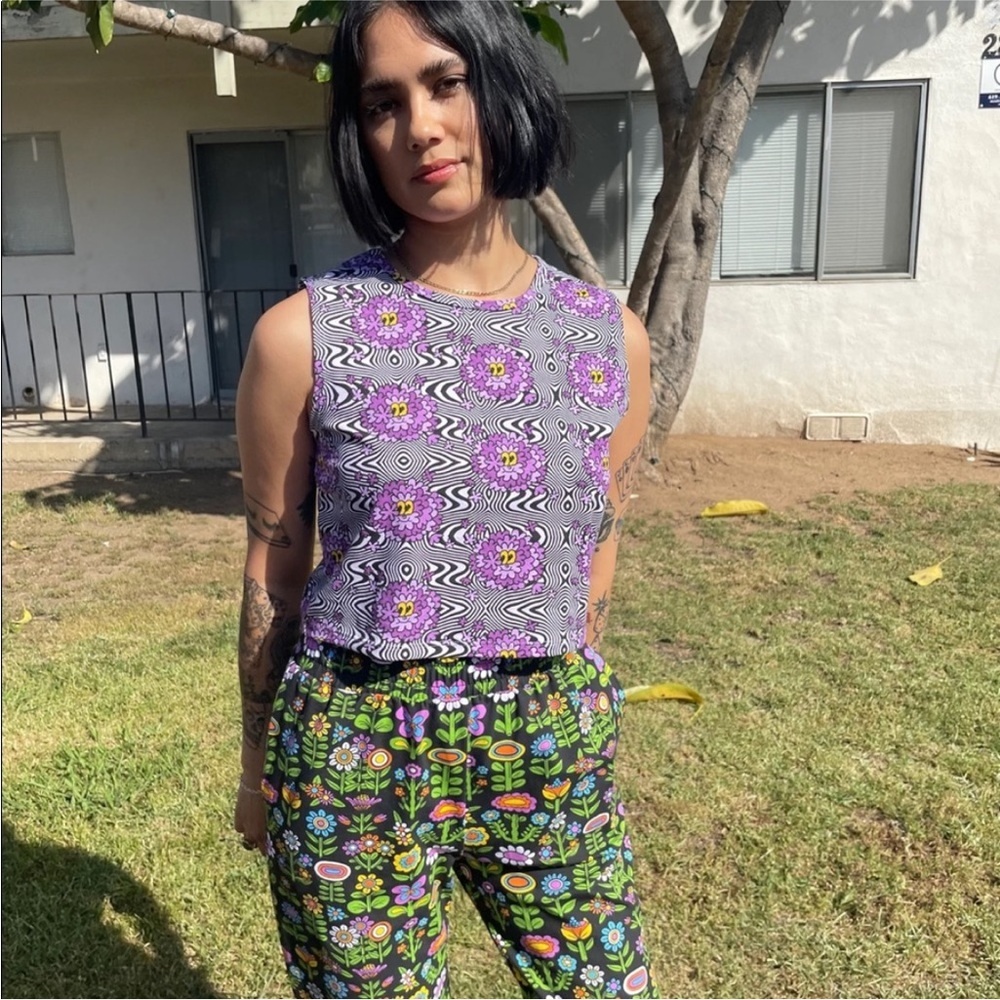 Nooworks Graphic Crop Tank Top in Purple and Black